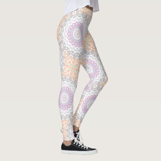 Pastel Spring Mandala Patroon in zachte symmetrie Leggings (Rechts)