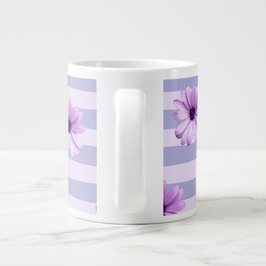 Pastel stripes pattern with Daisies Grote Koffiekop (Achterkant)
