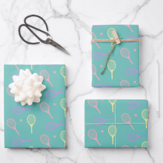 Pastel Tennis Rackets met Tennis Ball on Green Inpakpapier Vel