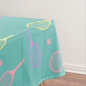 Pastel Tennis Rackets met Tennis Ball on Green Tafelkleed (Voorbeeld)