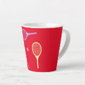 Pastel Tennis Rackets met Tennis Ball op Red Latte Mok (Rechterhoek)