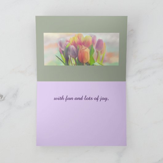 Pastel tulpen met aangepaste tekst verjaardag kaart (Binnen)