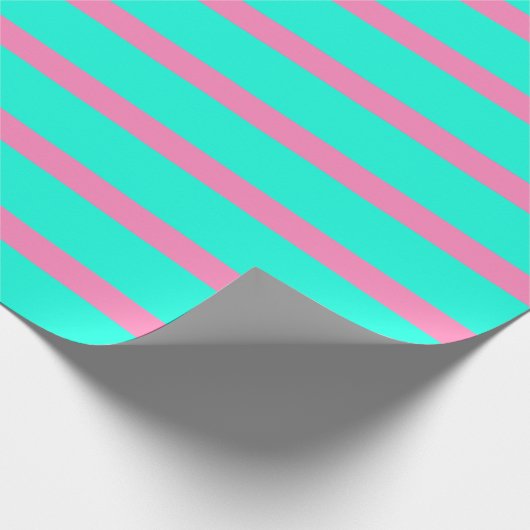 Pastel Turquoise Blauw-groene en roze strepen Cadeaupapier (Hoek)