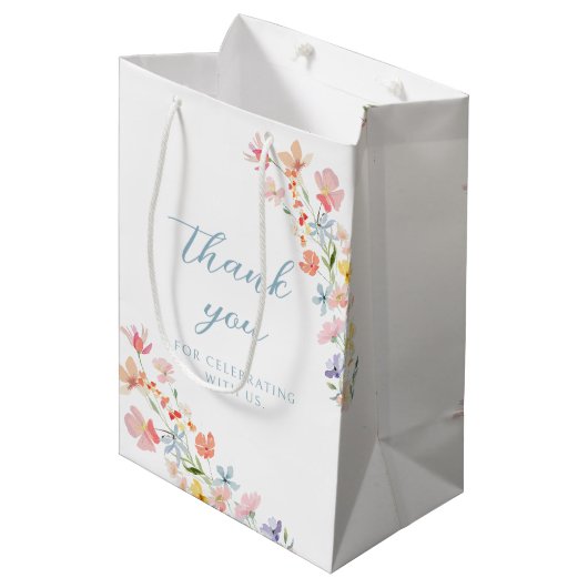 Pastel Wildflower Wreath Wedding Gift Paper Bag Medium Cadeauzakje (Voorkant Gekanteld)