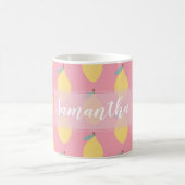 Pastel Yellow Lemons Patroon op roze, aangepast Koffiemok (Center)
