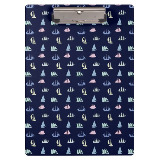 Pastel Zeilboot Patroon op Midnight Blue Klembord (Voorkant)