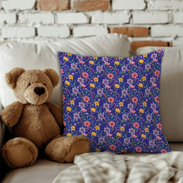 Pastelblauw eenvoudig bloemmotief monogram kussen