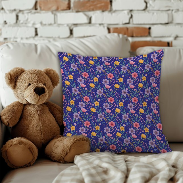 Pastelblauw eenvoudig bloemmotief monogram kussen (floral rustic pillow)