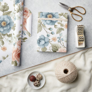 pastelblauw en perzik bloemenpatroon cadeaupapier