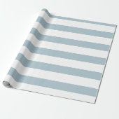 Pastelblauw en wit brede horizontale strepen cadeaupapier (Uitgerold)
