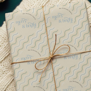 Pastelblauwe beige golvende strepen vrolijk kerstf cadeaupapier
