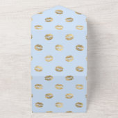 Pastelblauwe en gouden bloemachtige trouw-all-in-o all in one uitnodiging (Buitenkant)