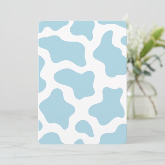 pastelblauwe koe print kawaii kaart (Staand voorkant)