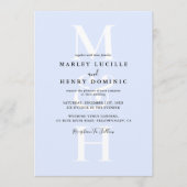 Pastelblauwe moderne monogram-overlay bruiloft kaart (Voorkant)