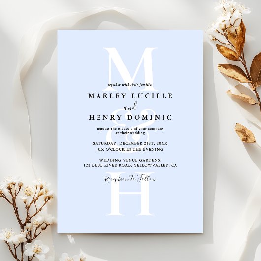 Pastelblauwe moderne monogram-overlay bruiloft kaart