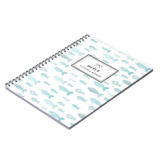 Pastelblauwe Waterverf vispatroon gepersonaliseerd Notitieboek (Linkerzijde)