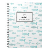 Pastelblauwe Waterverf vispatroon gepersonaliseerd Notitieboek (Voorkant)