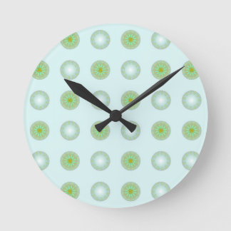 Pastelgroen en grijs geometrisch patroon ronde klok