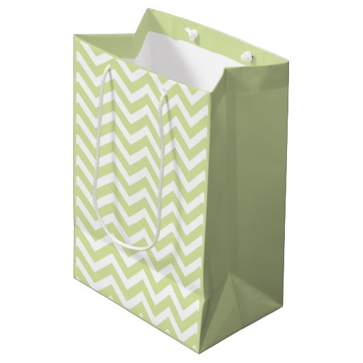 Pastelgroene en witte chevron-huwelijksverjaardag medium cadeauzakje (Voorkant Gekanteld)