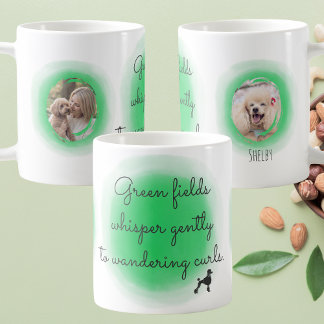 Pastelgroene waterverfpoedel met aangepaste foto's koffiemok