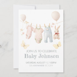 Pastelkleurige babykleertjes shower uitnodiging