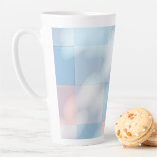 Pastelkleurige roze en lichtblauwe bekers latte mok