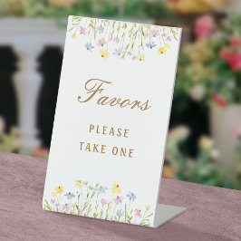 Pastelkleurige veldbloemen favors voetstuk bord reclamebord met voetstuk