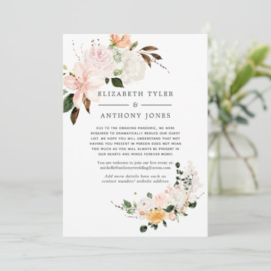 Pastelroze en paarse trouwgastenlijst ingekort aankondiging (Staand voorkant)