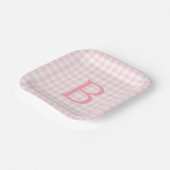 Pastelroze en wit geruit monogram papieren bordje (Gebogen)