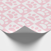 Pastelroze en witte hondenpoten in pleinen op maat cadeaupapier (Hoek)
