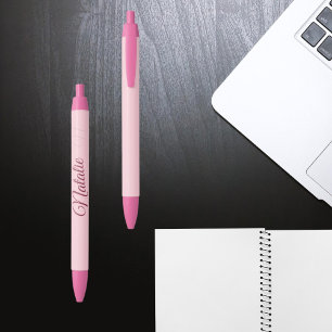 Pastelroze vaste kleur, monogrammen zwarte inkt pen