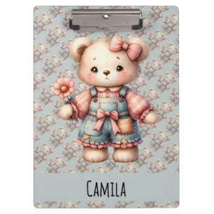 Pastelteddybeer die bloem vasthoudt die overalls d klembord