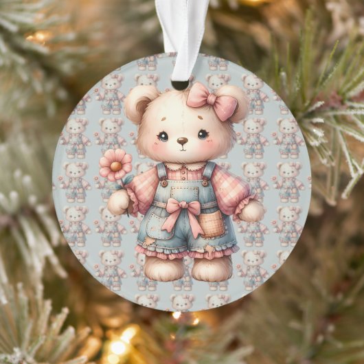 Pastelteddybeer die bloem vasthoudt die overalls d ornament (Boom)