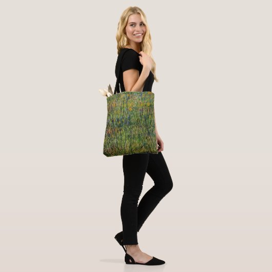 Pasture in Bloom door Vincent van Gogh Tote Bag (Op model)