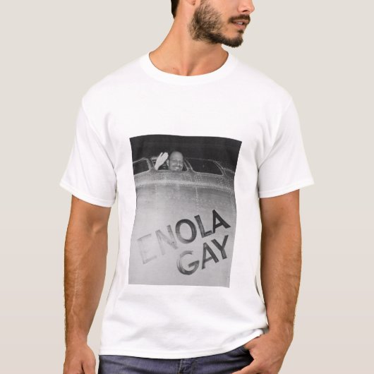 Pat on the Enola Gay T-shirt (Voorkant)