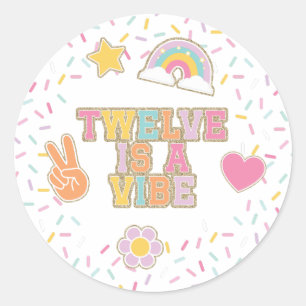 Patch Preppy Twelve is een vibe 12e verjaardag Ronde Sticker