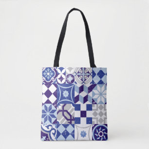 patchwork-achtergrond met traditioneel blauw tote bag