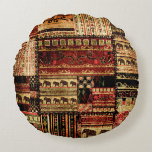 Patchwork africaans patroongrijsdrukachtergrond rond kussen