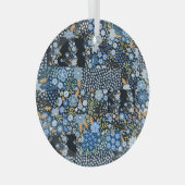 Patchwork Blauwe Bloemen: Naadloze Stof. Glas Ornament (Voorkant Rechts)