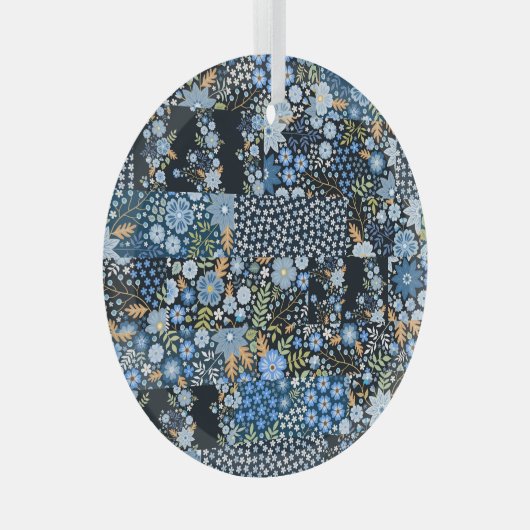 Patchwork Blauwe Bloemen: Naadloze Stof. Glas Ornament (Voorkant Rechts)
