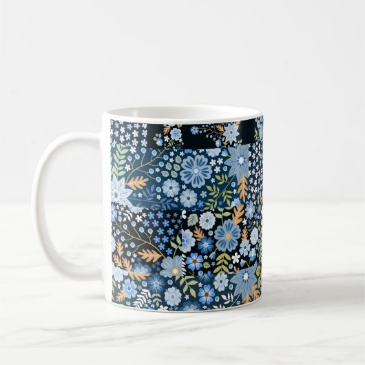 Patchwork Blauwe Bloemen: Naadloze Stof. Koffiemok (Links)