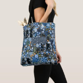 Patchwork Blauwe Bloemen: Naadloze Stof. Tote Bag (Dichtbij)