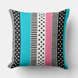 Patchwork gemaakt van veelkleurige stroken stof i kussen