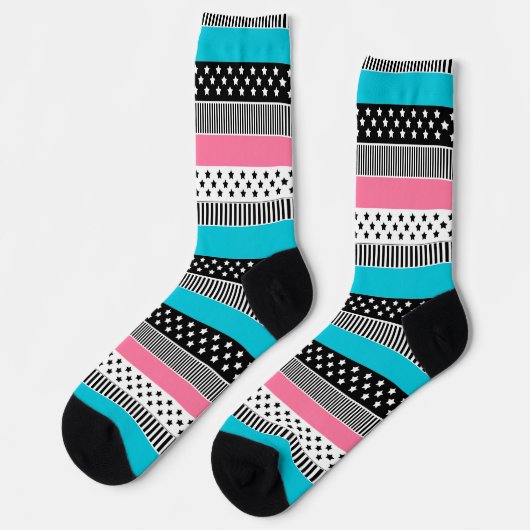 Patchwork gemaakt van veelkleurige stroken stof i sokken (Links)