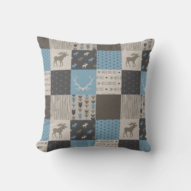 Patchwork Moose Woodland Pillow - Blue/Tan/Brown Kussen (Voorkant)