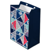Patchwork Patroon met Nautical Element Polka Dot Medium Cadeauzakje (Voorkant Gekanteld)