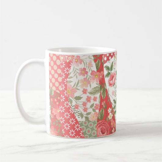 Patchwork rozen: naadloos patroonontwerp. koffiemok (Links)
