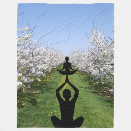 Path of Blossoms: Meditative Spring Journey Fleece Deken