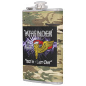 Pathfinder Badge-“Eerste In, Laatste Uit” Camo Heupfles (Links)