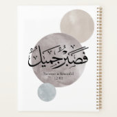 Patience Is Beautiful” Arabic Calligraphy Wall Art Planner (Achterkant)